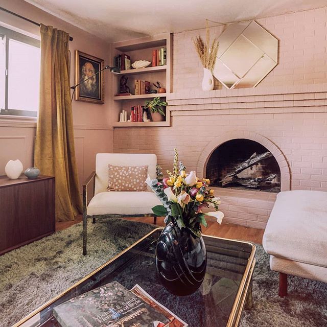 I'll take all the color, please! 😍
.
.
Nothing adds color better than flowers and I'm so in love with this bouquet from @thebouqsco! #bouqspartner
Friendship day is coming up soon on August 4th and I have always had the best experiences with @thebouqsco so I decided to have a bouquet sent to my bff to celebrate! I think that it's so so important to celebrate each other and uplift the women who are there for you day in and day out! Use code ARIANNA20 for 20% off if you want to surprise your best friend and send her some beautiful flowers as well, because nothing will brighten up their day or make them feel special like some fresh flowers! 😍#bouqlove
.
.
.
.
.
.
.
.
.
.
.
.
.
.
.
#modernhome #barcart #homebar #barstyling #urbanjunglebloggers #houseplantclub #bohoismyjam #showmeyourboho #myhousebeautiful #cornerofmyhome #pocketofmyhome #apartmenttherapy  #theeverygirlathome  #homeinspo #homemagic #interiorinspo #interiors4all #interiordesign #plantgang #plantsmakepeoplehappy #hunkerhome #shapes #pinkinterior #sodomino #hgtvhome #betterhomesandgardens #mydomaine #lonnyliving